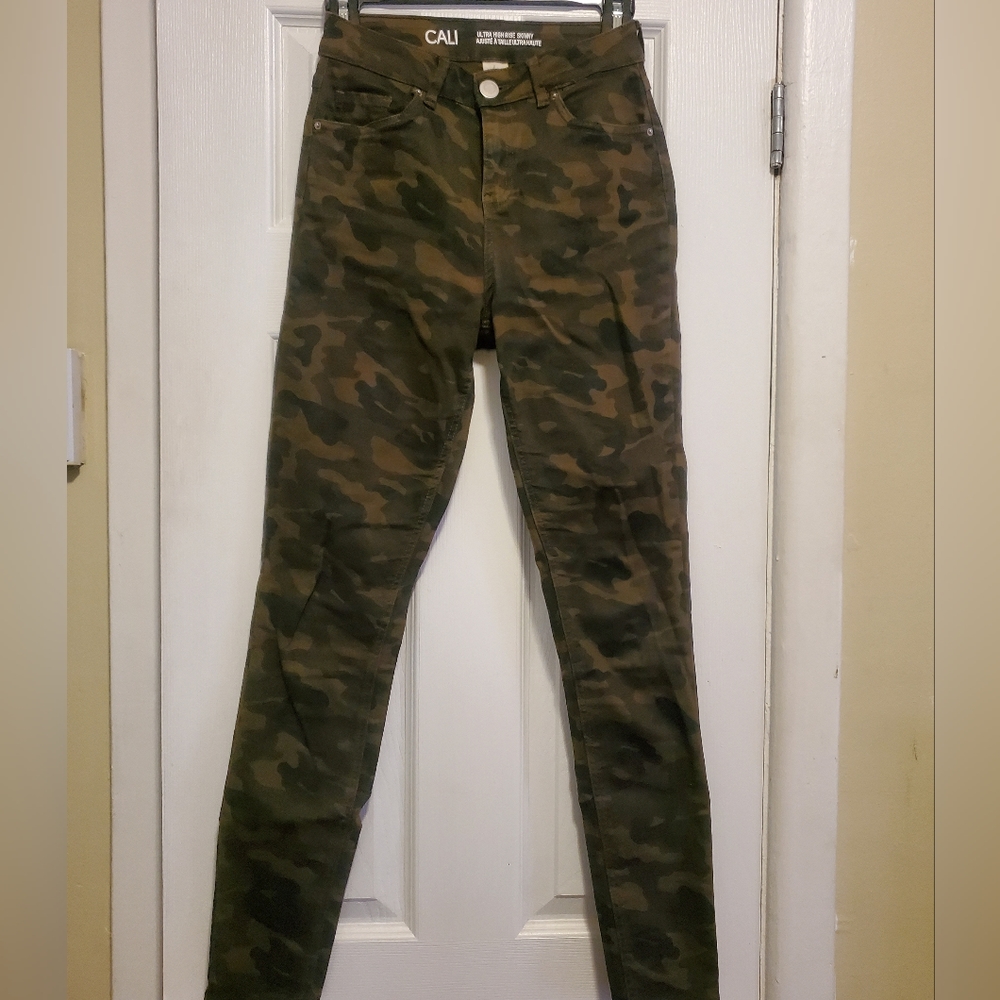 ULTRA HIGH RISE SKINNY PANTS IN CAMOUFLAGE PRINT_SIZE 3